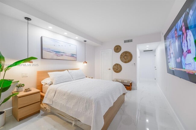 Building Photo - 1950 S Ocean Dr