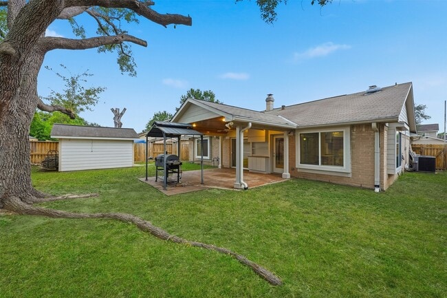 Building Photo - 18602 Lippizaner Dr