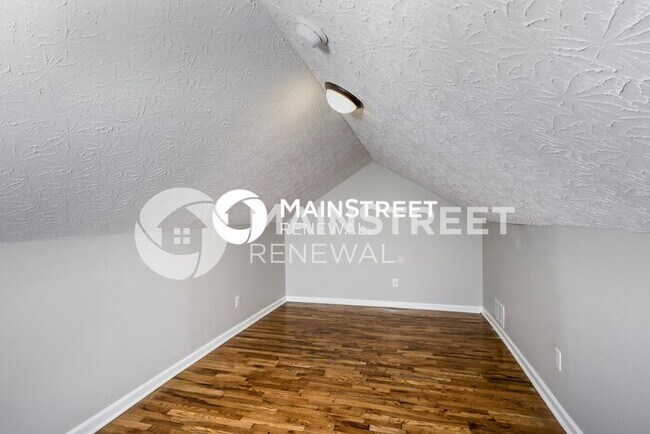 Building Photo - 3 Bedroom Pet-Friendly Home in Louisville, KY with Main Street Renewal