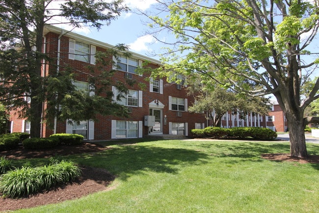 Building Photo - 54 Westland St