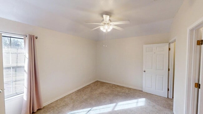 Building Photo - "Spacious Comfort Awaits: 3-Bedroom, 2-Bathroom Duplex Gem in Gatesville, TX!"