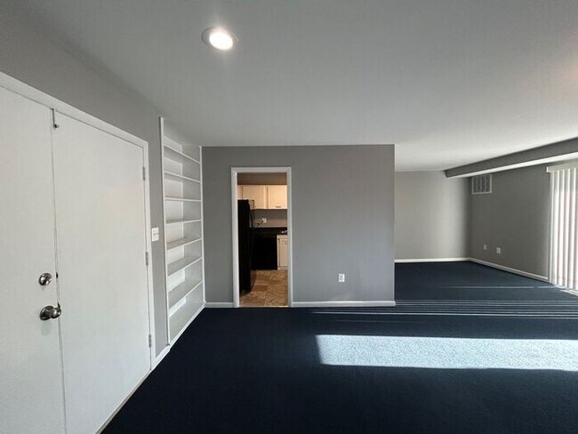 Building Photo - 2 Bedroom 2 Bathroom Condo