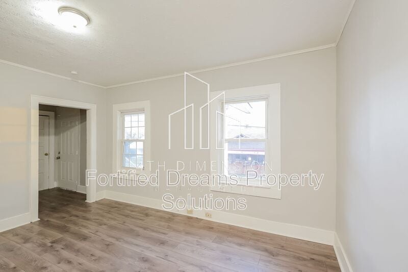 Building Photo - 918 Camel Ave