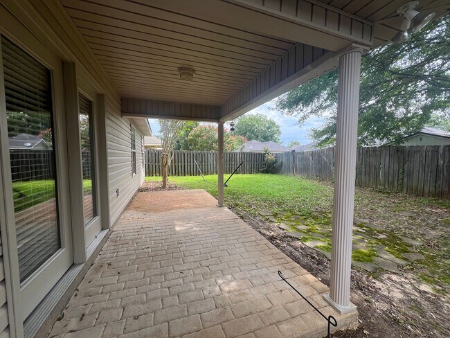 Building Photo - 11313 Evergreen Ave