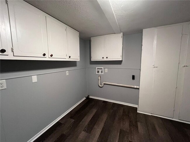 Building Photo - 4016 Elmscourt Dr