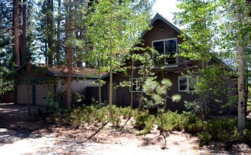 Building Photo - Warm & Inviting Cabin on the Meadow Avail....