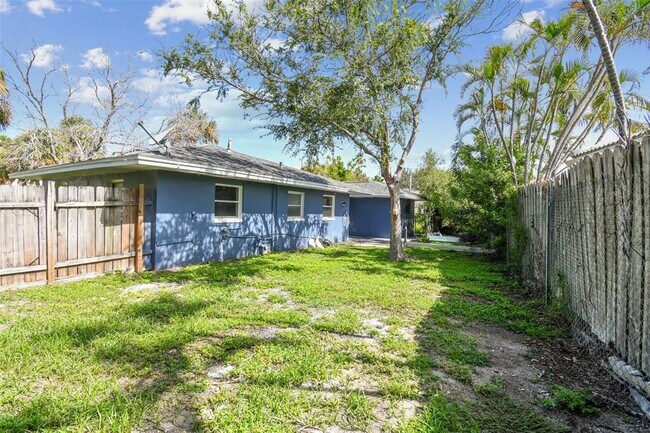 Building Photo - 951 Lantana Ave