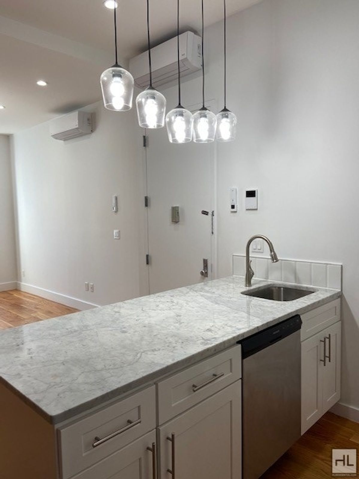 Building Photo - VANDERBILT AVENUE / Renovated 1-Bedroom in...