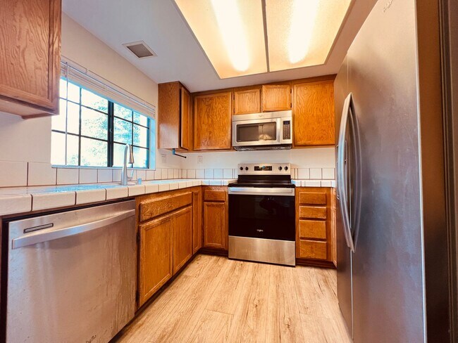 Building Photo - 2824 Winthrop Ave