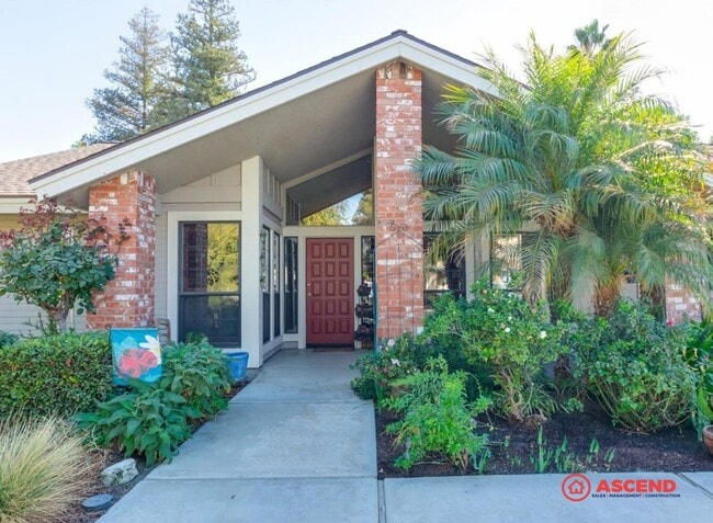 Building Photo - Phenomenal Home On The West Side of Town – Near Bakersfield Marketplace