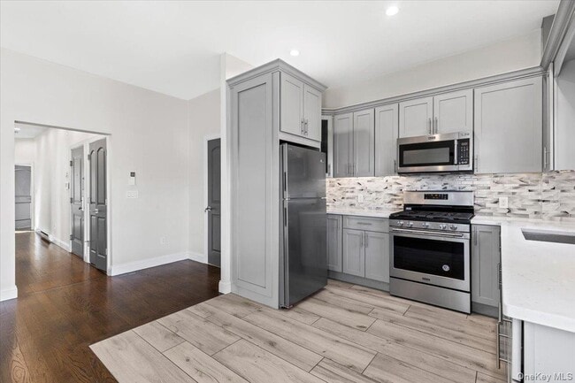 Building Photo - 745 E 136th St