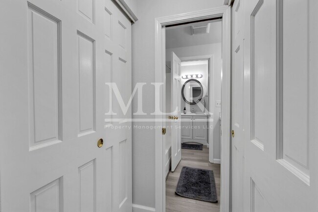 Building Photo - Modern Comfort in Tumwater – Renovated Ups...