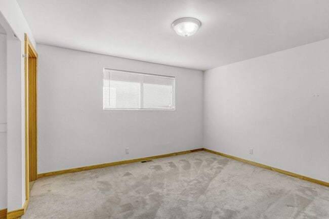 Building Photo - Amazing 3bed/1.5bath with Attached Garage in Kirkland!