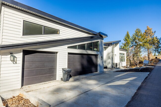 Building Photo - 255 Matterhorn Dr