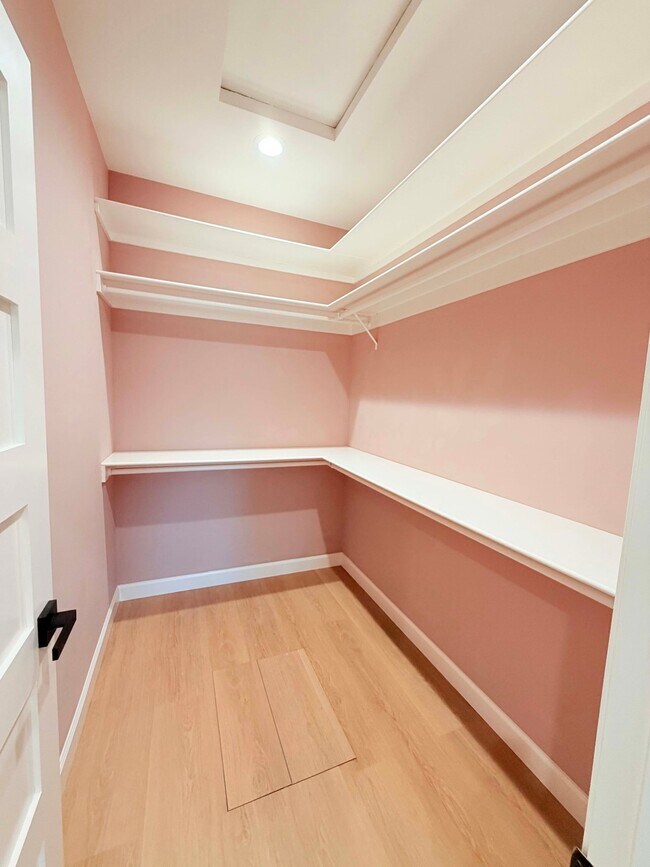Building Photo - 85 Cronin Dr