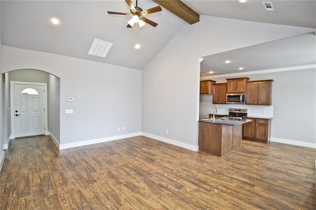 Building Photo - 211 Alder St