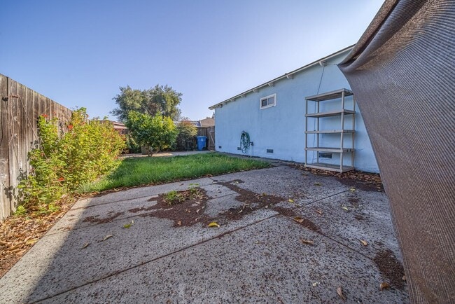 Building Photo - East Palo Alto Duplex for Rent - $3,000/mo