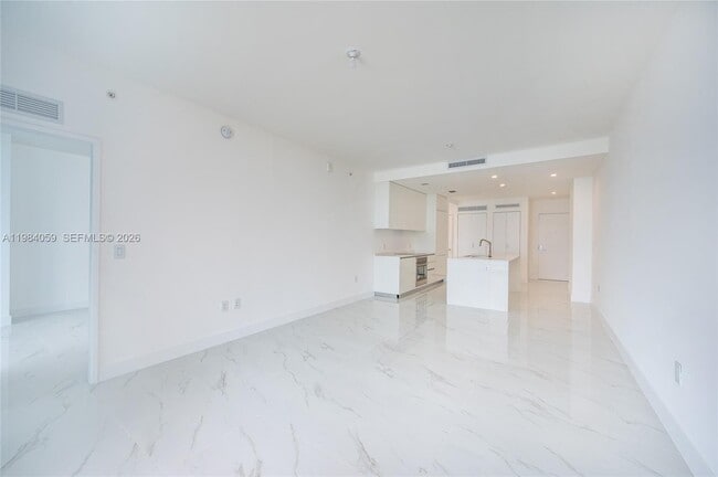 Building Photo - 700 NE 24th St