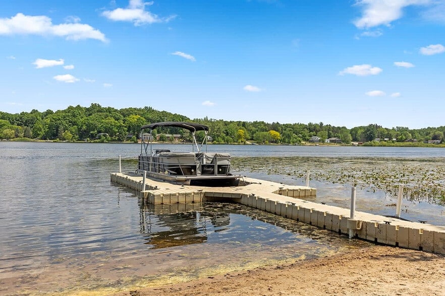 Building Photo - 5000 Gahan St NE