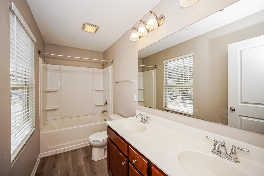 Building Photo - 3343 Saddlebrook Dr