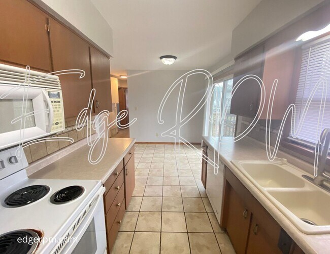 Building Photo - Now Available – Cozy 3 Bed / 2 Bath Ranch!