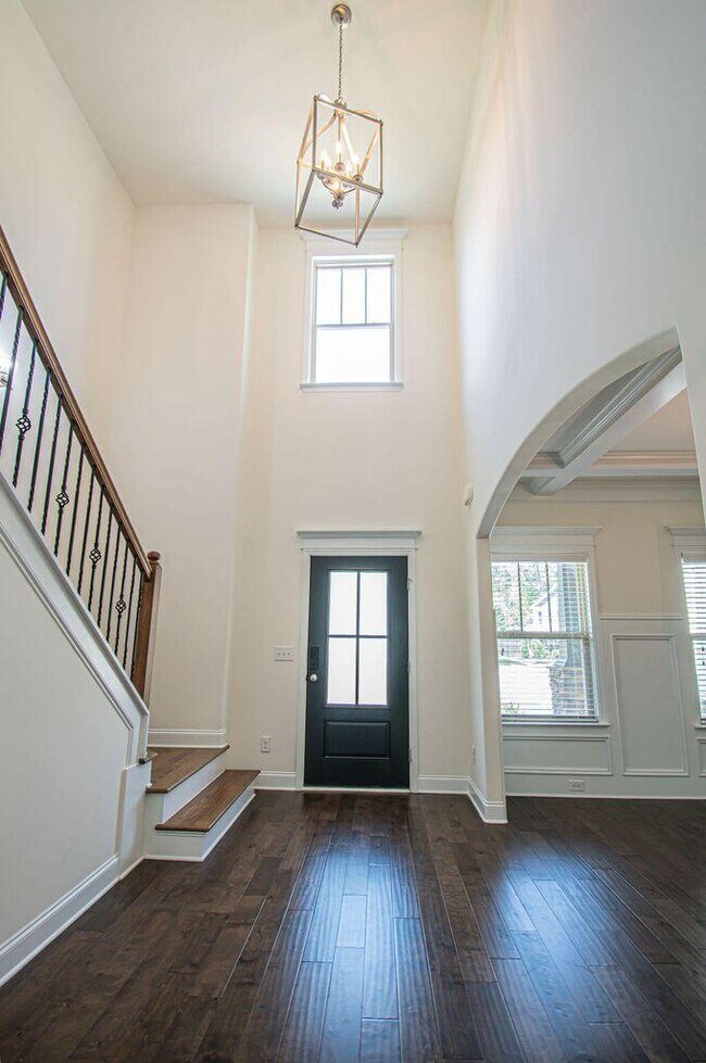 Building Photo - 1609 Lindley Ln