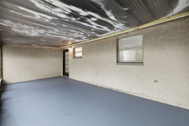 Building Photo - Beautiful 3bdrm/2bath home with attached garage and large yard $1,595.00 ** Ready Now** MOVE IN B...