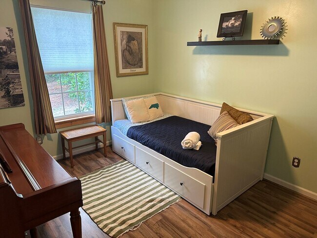 Building Photo - FURNISHED MONTHLY RENTAL AVAILABLE AUGUST ...