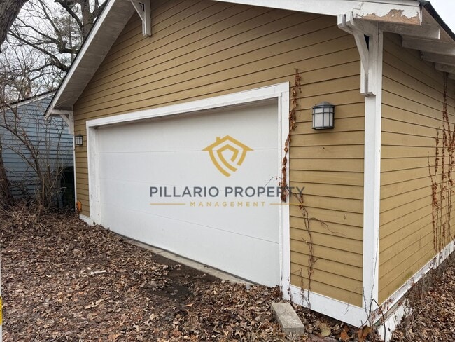 Building Photo - Fully Renovated 3-Bedroom/2-Bathroom with Huge Loft, Near Ellenberger Park, Available NOW!