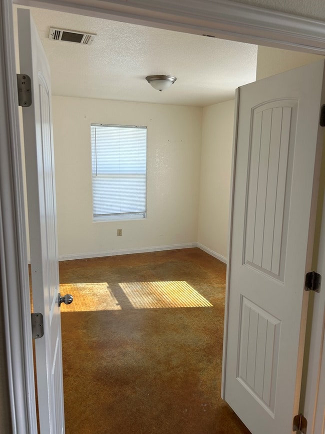 Building Photo - 486 Bridle Path