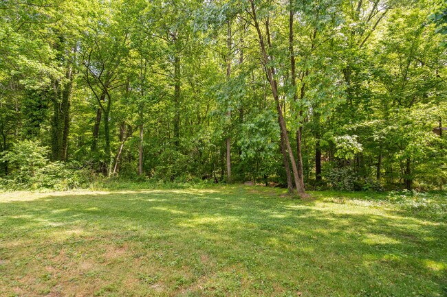 Building Photo - Stylish & Fully Updated 2-Bedroom Townhous...