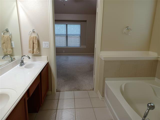 Building Photo - 664 Vickie St