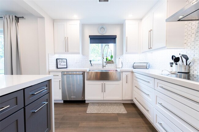 Building Photo - 2275 SW 44th St