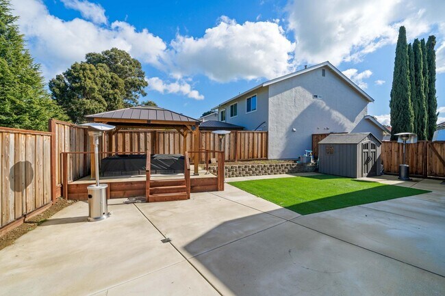 Building Photo - 882 Coral Ridge Cir