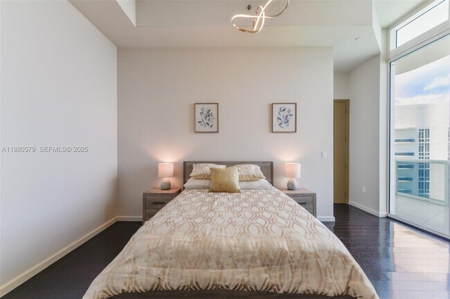 Building Photo - 15901 Collins Ave