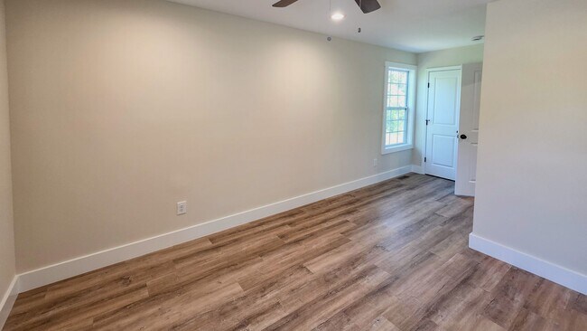Building Photo - Knoxville 37921 - Brand New 3 Bedroom, 2 Full Bath Duplex Unit near downtown and Western Avenue -...