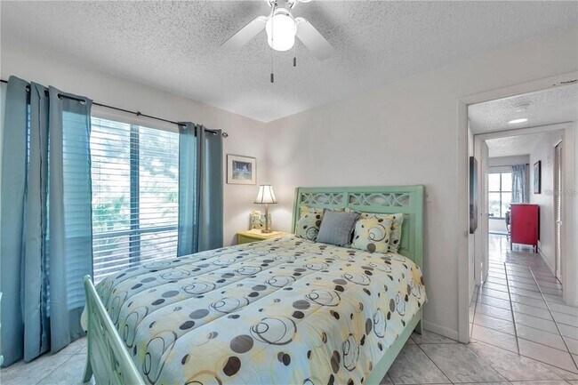 Building Photo - 425 Windrush Bay Dr