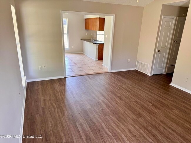 Building Photo - 10515 Oak Leaf Dr