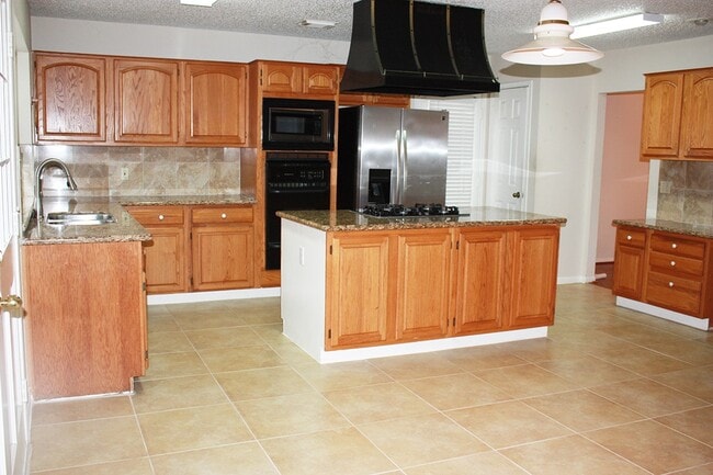 Building Photo - 2319 Mill Creek Dr