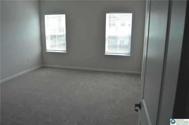 Building Photo - 2332 Raya Wy