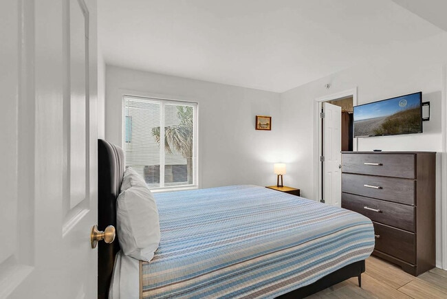 Building Photo - 511 S Ocean Blvd