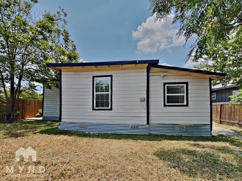 Building Photo - 115 Fredonia St