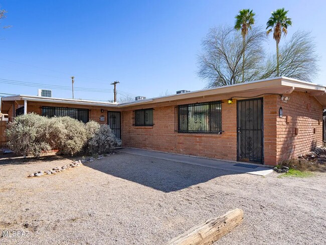 Building Photo - 803 E Holaway Dr