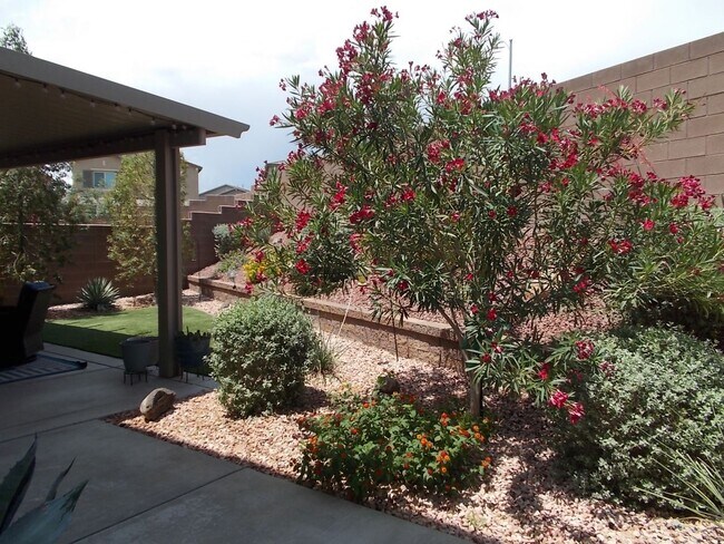Building Photo - Beautiful 4 Bedroom Home