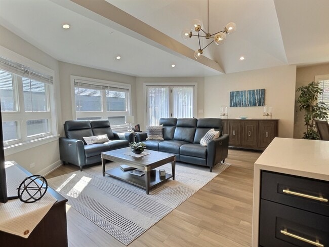 Building Photo - 5245 W Ardmore Ave