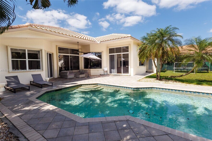 Building Photo - 280 Landings Blvd