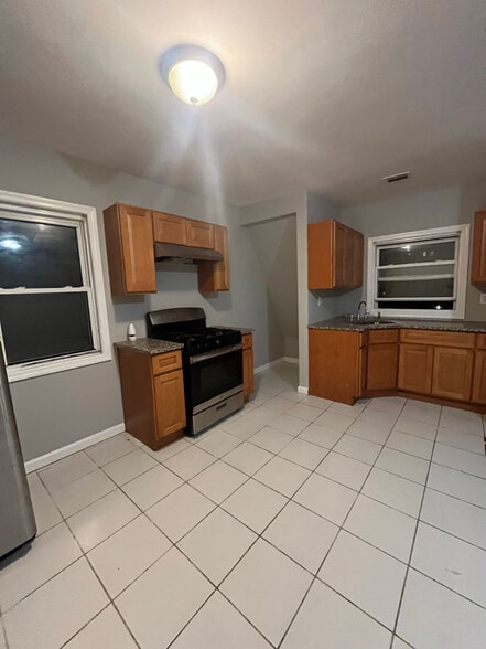 Building Photo - 853 S 12th St