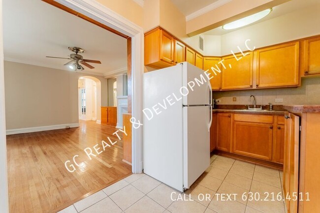 Building Photo - *** 2 FREE WEEKS OF RENT! SPACIOUS 1 BED I...