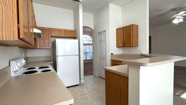 Building Photo - 3 bed/2 bath home, conveniently located in quiet Meadowfield Bluff