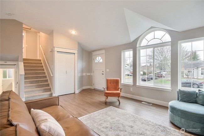 Building Photo - Well Maintained 3 Bed 2.5 Bath for Rent!